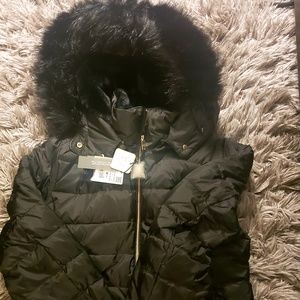 Puffer jacket with hood